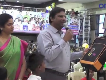 30,000 தெருவோரக் குழந்தைகளுக்கு கல்வி உபகரணம்... ஷீசா என்.ஜி.ஓ வழங்கியது - வீடியோ