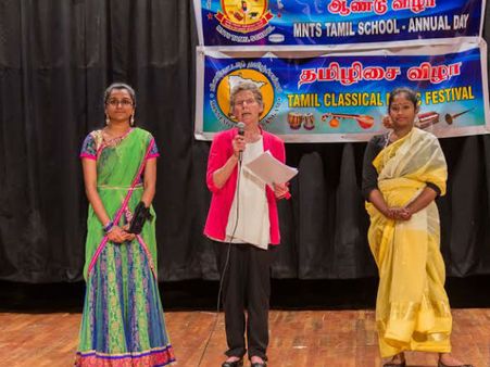 அமெரிக்காவில் முதல் முறையாக 'இரு மொழி முத்திரை' பெற்ற தமிழ் மாணவிகள்! 