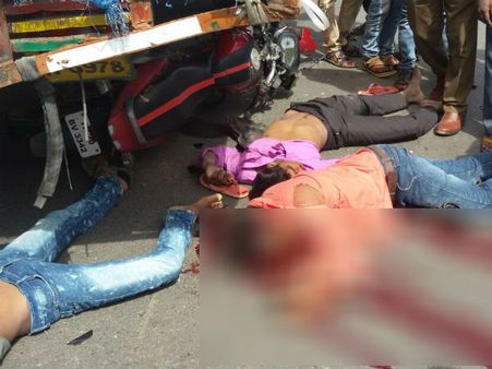 கடையநல்லூரில் விபரீதம்.. பைக்கை முந்துவதில் போட்டி... வேனில் அடிபட்டு 4 இளைஞர்கள் பலி