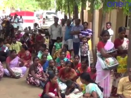 சிவகங்கையில் ஆதார் அட்டை பெற நீண்ட வரிசை... ஊழியர்கள் இல்லை என குற்றச்சாட்டு