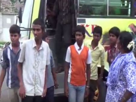 கிருஷ்ணகிரியில் 16 குழந்தைத் தொழிலாளர்கள் மீட்பு... கடைக்காரர்கள் மீது நடவடிக்கை: போலீஸ்- வீடியோ