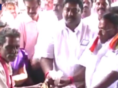 ஆளுக்கு ஒரு ஸ்பூன் அரிசி... இலவச அரிசி திட்டத்தை வித்தியாசமாக துவக்கிய நாராயணசாமி - வீடியோ