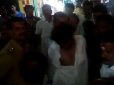 பூ வாங்கிய பெண்ணிடம் செயின் பறிப்பு... ஓட்டம் பிடித்த திருடனை மடக்கிப் பிடித்த பொதுமக்கள்- வீடியோ