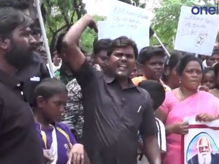 குடி குடியைக் கெடுக்கிறது... டாஸ்மாக் கடையை மூடக்கோரி மக்கள் முற்றுகைப் போராட்டம்- வீடியோ