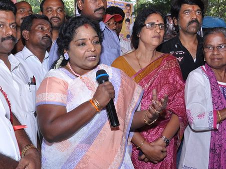 சுவாதி வழக்கை போல பாஜக பிரமுகர் கொலை வழக்குகளில் போலீஸ் வேகம் காட்ட வேண்டும்: தமிழிசை