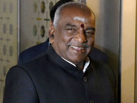 மாற்றி விடுவதற்கு ஆள் இல்லாததால் தப்பித்தார் பொன். ராதாகிருஷ்ணன்!