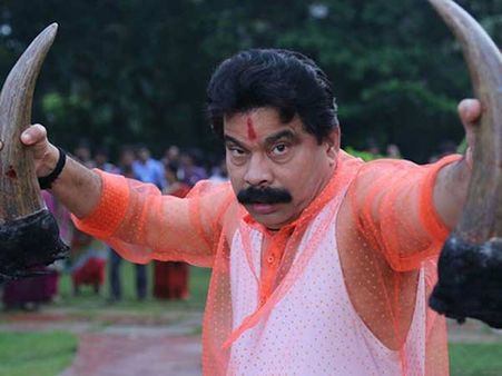 ‘அரிசியை அரைச்சா மாவு... பவரை மொறைச்சா சாவு’... அட்ரா மச்சான் விசிலு... ரசிகர்கள் விமர்சனம் - வீடியோ