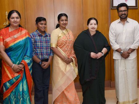 மகள் திருமணம்: ஜெ.,வை நேரில் சந்தித்து அழைத்த சரத்குமார், ராதிகா