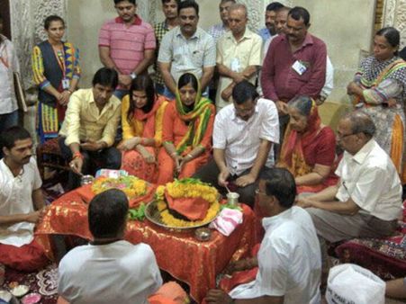 அடுத்த வருடம் குஜராத் சட்டசபை தேர்தல்: சோம்நாதர் கோயில் தரிசனத்துடன் பிரசாரத்தை தொடங்கிய கேஜ்ரிவால்