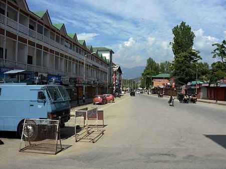 2008க்கு பிறகு முதல் முறையாக பண்டிட்டுகள் மீது தாக்குதல்... காஷ்மீரில் தொடரும் வன்முறை