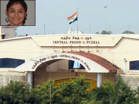 சுவாதி கொலை வழக்கு: கொலையாளியை அடையாளம் காண புழல் சிறையில் அணிவகுப்பு