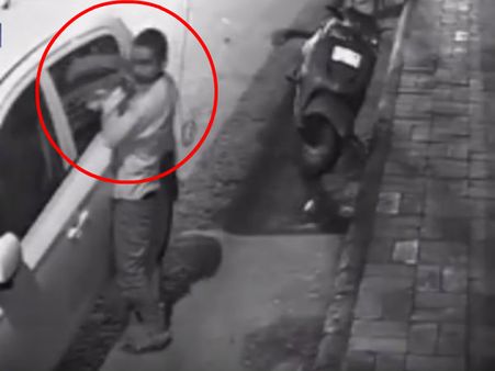 கார் கண்ணாடியை உடைத்து பையை நூதனமாகத் திருடும் மர்மநபர்... ஷாக் வீடியோ!