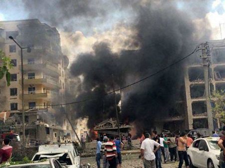 அடிப்பது நீ.. பெயர் எனக்கு..உலகையே சிதற விடும் ஐஎஸ்.. திகிலடிக்கும் தாக்குதல்கள்!