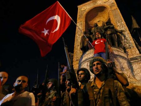 துருக்கியில் திடீர் ராணுவ புரட்சி... இந்தியர்கள் தொடர்பு கொள்ள உதவி எண்கள் அறிவிப்பு