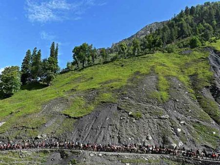காஷ்மீர் கலவரம்.. இரண்டு நாள் தடைக்கு பிறகு மீண்டும் துவங்கியது அமர்நாத் யாத்திரை