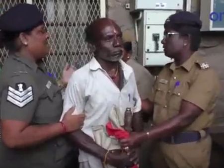 மதுரை: குறை தீர்க்கும் கூட்டத்திற்கு அரிவாளுடன் வந்த ஆசாமியால் பரபரப்பு - வீடியோ