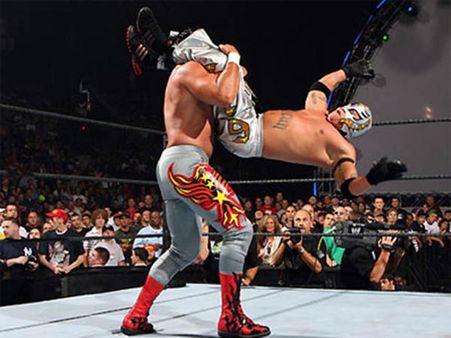 WWE அமைப்பு மீது மாஜி குத்துச் சண்டை வீரர்கள் வழக்கு.. அடி பலமாக இருப்பதாக குமுறல்