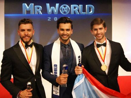 உலக அழகன் பட்டம் வென்றார் நடிகர் ரோஹித்.. இப்பட்டம் வென்ற முதல் இந்தியர் இவர்தான்!