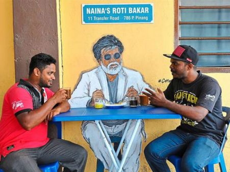 சூப்பரப்பு... பினாங்கு நைனா ரொட்டி கடையின் சுவரில் வசீகரிக்கும் 'கபாலி'!