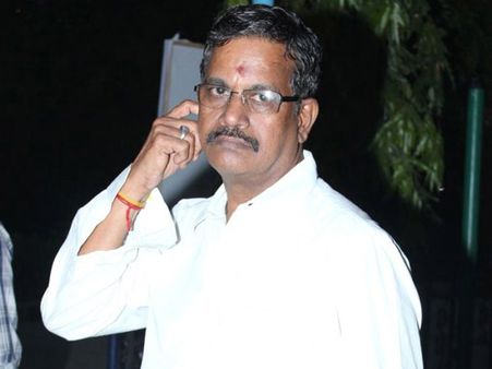 கபாலி பட தயாரிப்பாளர் தாணுவின் ஆபீஸை நள்ளிரவில் முற்றுகையிட்ட பவுன்சர்கள்