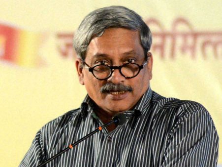 ஐஏஎப் ஏஎன் - 32 விமானத்தை தேடும் பணி 2வது நாளாக தீவிரம் - அமைச்சர் மனோகர் பாரிக்கர் ஆய்வு