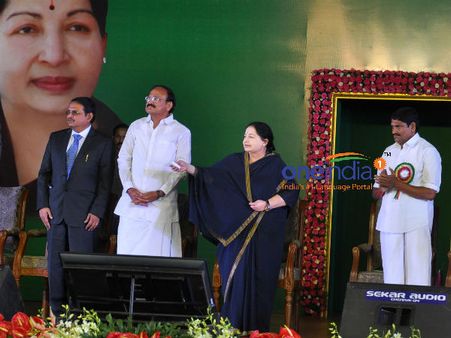 சென்னையில் மெட்ரோ ரயில் நீட்டிப்பு: குத்துவிளக்கு ஏற்றி அடிக்கல் நாட்டினார் ஜெ.,