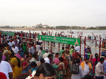 ஆடிப் பெருக்கு, குருப் பெயர்ச்சி, ஆடி அமாவாசை.. எல்லாம் ஒரே நாளில்.. பெரும் மகிழ்ச்சியில் மக்கள்!