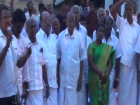 தொடர் உடல் உபாதைகள்... கெமிக்கல் ஆலையை மூடக்கோரி காரைக்குடி மக்கள் போராட்டம்- வீடியோ