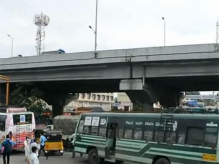 கர்நாடகாவில் ஸ்டிரைக்... தமிழக எல்லையில் பேருந்துகள் நிறுத்தம்... பயணிகள் அவதி- வீடியோ