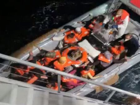 மலேசியாவில் படகு கவிழ்ந்து விபத்து: 7 மாத கர்ப்பிணி உள்பட 14 பேர் பலி, 12 பேர் மாயம்