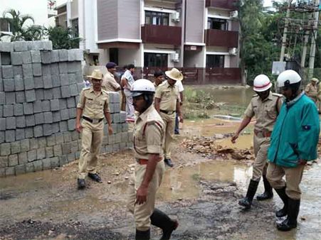 வெள்ள நீர் வடிய ஆரம்பித்த நிலையில், மீண்டும் விட்டு, விட்டு மழை.. பீதியில் பெங்களூர்வாசிகள்