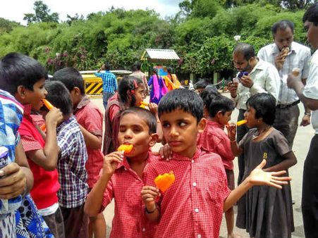 பார்வையற்ற சிறார்களுடன் ஒரு நாள்.. ஒரு இளம் மாணவியின் நெகிழ்ச்சி அனுபவம்!