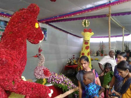 வண்ண வண்ண மலர்கள்.. ஆசை தீர உண்டு மகிழ அம்மா உணவகம்.. களை கட்டிய சாரல் விழா!