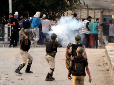 காஷ்மீர் கலவரத்தில் 2,309 பொதுமக்கள், 3,550 பாதுகாப்பு படையினர் படு காயம்- மத்திய அமைச்சர் தகவல்