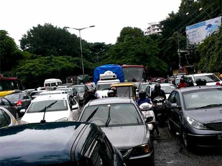 மேலும் 3 நாட்களுக்கு மழை கொட்டும்.. வானிலை மைய அறிவிப்பால் அச்சத்தில் பெங்களூர்வாசிகள்