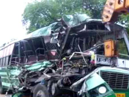 முசிறியில் அரசு பேருந்துகள் நேருக்கு நேர் மோதி விபத்து... டிரைவர் பலி.. 15 பேர் காயம்- வீடியோ