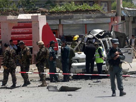 ஆப்கானில் தலிபான்கள் தற்கொலைப்படை தாக்குதல்- 2 தீவிரவாதிகள் சுட்டுக் கொலை