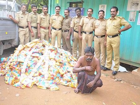 கேரளாவுக்கு கடத்தப்பட்ட ரூ. 15 லட்சம் மதிப்புள்ள போதை பொருள்கள் பறிமுதல்
