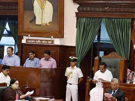 சஸ்பெண்ட் உத்தரவை திரும்பப்பெற சபாநாயகர் மறுப்பு - எதிர்கட்சிகள் வெளிநடப்பு