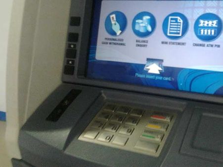 ஏடிஎம் காவலர் வயிற்றில் பாய்ந்த 300 தோட்டாக்கள்.. காஷ்மீரில் பயங்கர கொலை!