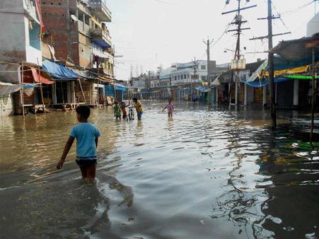 வடமாநிலங்களில் கனமழை: கங்கையில் பெருகிய வெள்ளத்தால் உ.பி., பீகார் மாநில மக்கள் தவிப்பு