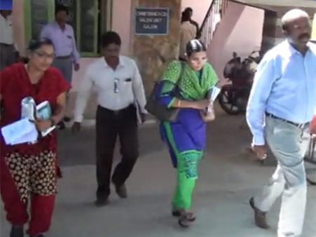 ரயில் கொள்ளை... பாதுகாப்பு பணியில் இருந்த ஆர்.பி.எப்.களின் ஆயுதங்களை ஒப்படைக்க உத்தரவு- வீடியோ