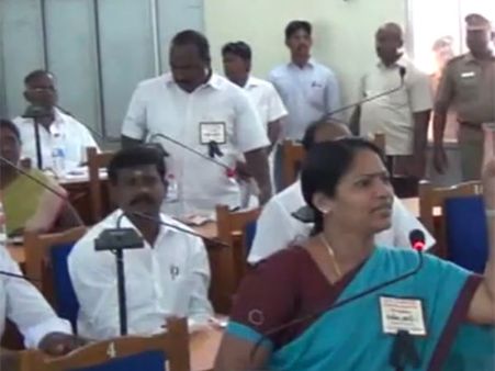 திமுக எம்.எல்.ஏ.க்கள் மீது கண்டனத் தீர்மானம்... சேலத்தில் திமுக கவுன்சிலர்கள் வெளிநடப்பு- வீடியோ