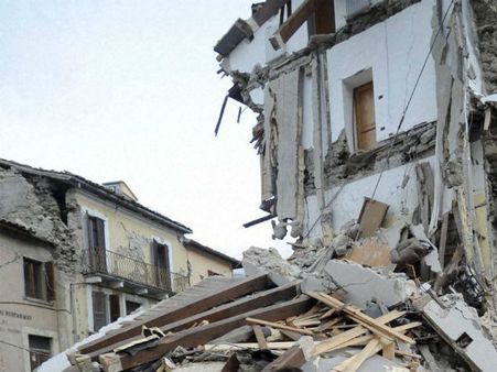 இத்தாலி நிலநடுக்கத்தில் உயிரிழந்தோர் எண்ணிக்கை 120 ஆக அதிகரிப்பு - 368 பேர் படுகாயம்