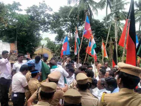 காவிரி: கர்நாடகத்தை கண்டித்து தமிழகத்தில் 'பந்த்' - ஆயிரக்கணக்கானோர் ரயில், சாலை மறியல்!