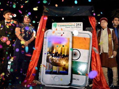 அட உண்மைதாங்க.. 70 ஆயிரம் வாடிக்கையாளர்களுக்கு ரூ.251 ஸ்மார்ட் போன்களை டெலிவரி செய்த ரிங்கிங் பெல்ஸ்