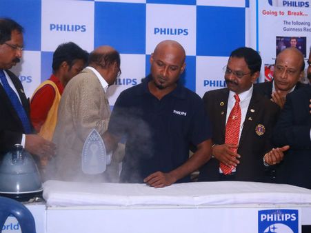 கண் தானத்தை வலியுறுத்தி.. 101 மணி நேரத்தில் 2100 துணிகளுக்கு இஸ்திரி.. சென்னை இளைஞரின் சாதனை முயற்சி