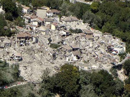 இத்தாலி நில நடுக்கம்.. மாயமானவர்களை தேடும் பணி மூன்றாவது நாளாக தொடர்கிறது