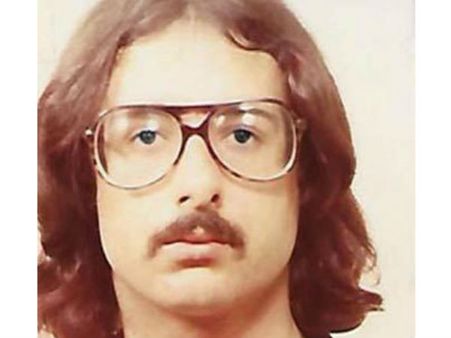 பார்க்க சிகப்பு ரோஜாக்கள் கமல் போலவே இருக்கும் இவர் யார்னு தெரியுமா?