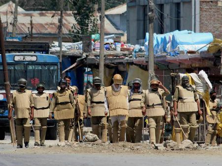 தகிக்கும் காஷ்மீர் போர்க்களம்.. ஒரே மாதத்தில் 440 பேருக்கு கண் பாதிப்பு.. அதில் 14% சிறுவர்கள்!